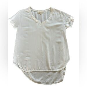 Cloth and Stone Anthropologie Short Sleeve V Neck